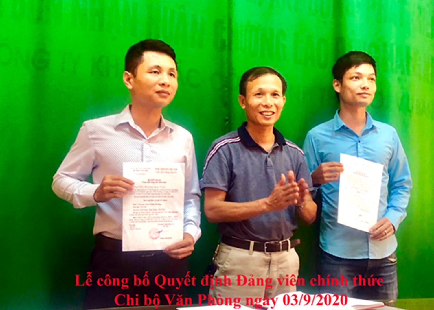 TRAO QUYET DINH CONG NHAN